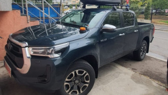 Toyota Hilux bare transversale Menabo Tema si cutie portbagaj Menabo Marathon