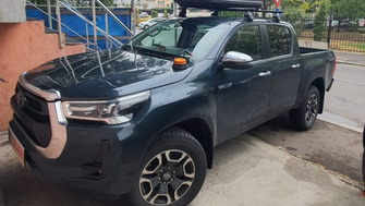 Toyota Hilux bare transversale Menabo Tema si cutie portbagaj Menabo Marathon