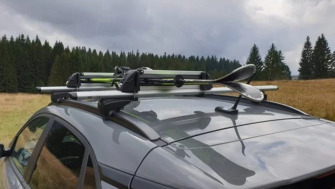 Suport schi si snowboard Menabo White Bear cu prindere pe bare transversale
