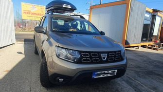 Dacia Duster II (HM) 2017-2021 cu cutie portbagaj Menabo Marathon Dark 460 litri