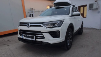 SsangYong Korando bare transversale Menabo Sherman Silver XL si cutie portbagaj Menabo Mania 460