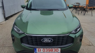 Ford Kuga bare transversale Menabo Tiger Silver XL si cutie portbagaj Menabo Marathon 460