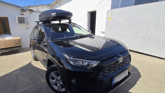 Toyota RAV4 bare transversale Thule Evo Clamp si cutie portbagaj Thule Force XT XL