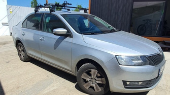 Skoda Rapid bare transversale Menabo Omega si suport bicicleta Thule FreeRide 532