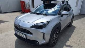 Toyota Yaris Cross bare transversale Menabo Delta suport bicicleta Thule ProRide si cutie portbagaj Thule Force XT M