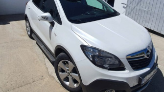 Opel Mokka bare transversale Menabo Tiger Silver si cutie portbagaj Menabo Mania