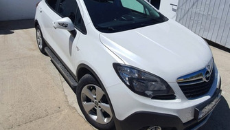 Opel Mokka bare transversale Menabo Tiger Silver si cutie portbagaj Menabo Mania