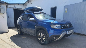 Dacia Duster bare portbagaj Menabo Brio si cutie portbagaj Menabo Marathon Dark 460