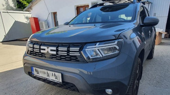 Dacia Duster bare transversale Menabo Brio si cutie portbagaj Menabo Marathon Dark 400