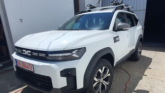 Dacia Bigster bare transversale Thule Evo Raised Edge Silver si suporturi de bicicleta Thule ProRide 598
