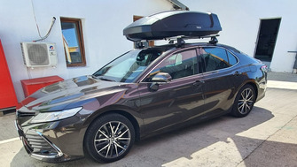 Toyota Camry bare portbagaj Thule Evo Clamp Silver si cutie portbagaj Thule Force XT M
