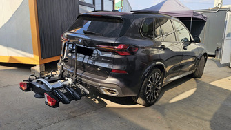 BMW X5 suport bicicleta cu prindere pe carlig Thule VeloCompact 926 pentru 3 biciclete