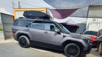 Hyundai Santa Fe bare transversale Thule Evo Raised Rail Edge Black  si cutie portbagaj Thule Force XT M