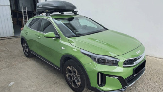 Kia X Ceed bare portbagaj Menabo Sonic si cutie portbagaj Menabo Marathon Dark 400