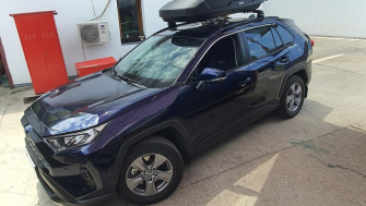 Toyota RAV4 bare portbagaj Thule Edge Clamp Black si cutie portbagaj Thule Force XT M