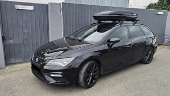 Seat Leon bare portbagaj Menabo Sonic Black si cutie portbagaj Yakima SkyTour 420 Black