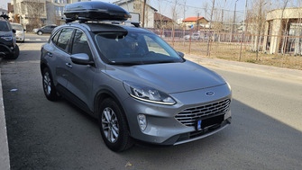 Ford Kuga bare portbagaj Menabo Tiger Silver XL si cutie portbagaj Menabo Mania 400 Black