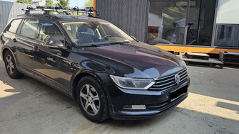 Volkswagen Passat bare portbagaj Thule Evo Raised si suporturi de bicicleta Thule FreeRide 532