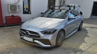 Mercedes C Class cu bare portbagaj Thule Evo Clamp Silver si suporturi de bicicleta Thule ProRide 598