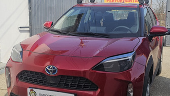 Toyota Yaris Cross 2020+ bare transversale Menabo Omega Otel si cutie Menabo Marathon Dark 400
