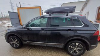 Volkswagen Touran II (5T) cu bare transversale Menabo Fender Black XL si cutie Menabo Marathon Dark 400