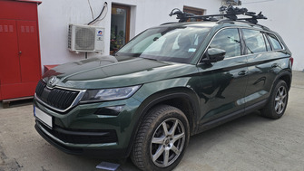 Skoda Kodiaq cu bare transversale Menabo Sonic Black si Thule ProRide 598 Black