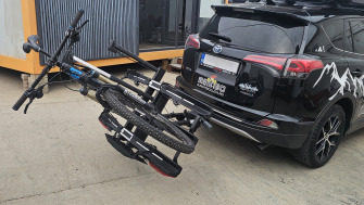 Toyota Rav 4 2017 cu suport biciclete Thule Epos 3
