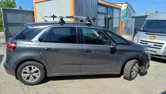 Citroen C4 Picasso cu bare transversale Thule Evo Clamp Silver si suport bicicleta Thule Freeride 532
