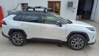 Toyota RAV 4 cu bare transversale aluminiu Menabo Dedicate OE