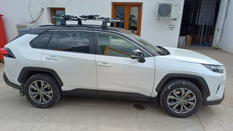 Toyota RAV4 XA50 (2018-2025) cu bare Menabo Dedicate OE si suport bicicleta Thule ProRide 598