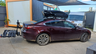 Mazda 6 cu bare transversale Menabo Omega Plus Aluminiu si cutie portbagaj Thule Motion 3 M Negru Lucios
