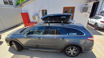 Peugeot 508 Station Wagon cu bare transversale Menabo Ariem Silver si cutie portbagaj Menabo Mania 400 ABS Blac