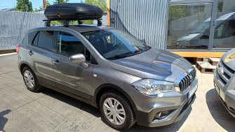 Suzuki SX4 S-Cross cu bare transversale Menabo Omega Otel si cutie portbagaj Carbon Look 320L