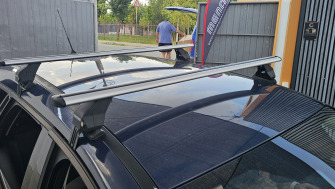 Ford Focus III cu bare transversale Menabo Omega Plus Aluminiu