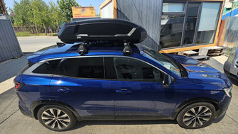 Renault Australe cu cutie portbagaj Thule Force 3 M