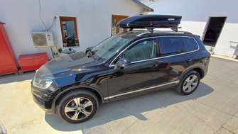 Volkswagen Touareg cu cutie portbagaj Menabo Mania 460 ABS Black