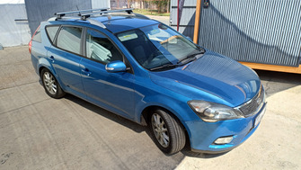 Kia Cee'D cu bare transversale Thule Evo Raised Silver