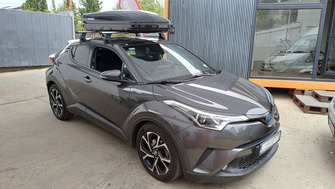 Toyota C-HR cu bare transversale Menabo Omega Plus Aluminiu si cutie portbagaj Menabo Mania 460 DUO ABS Black