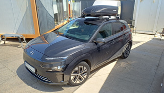 Hyundai Kona cu cutie portbagaj Menabo Marathon Dark 400