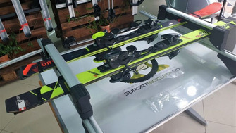 Menabo Yelo 4 ski & snowboard rack for roof bars