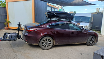 Mazda 6 with Menabo Omega Plus Aluminium roof bars and a Thule Motion 3 M Black Glossy roof box