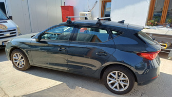 SEAT Leon IV with Menabo Omega Aluminium roof bars