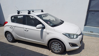 Hyundai i20 with Menabo Omega Plus Aluminium roof bars