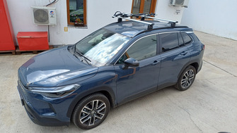 Toyota Corolla Cross with Menabo Dedicate OE roof bars