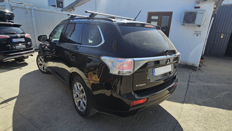 Mitsubishi Outlander PHEV with K39 King XL roof bars