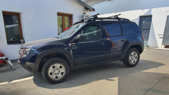 Dacia Duster with Menabo Leopard Silver XL roof bars