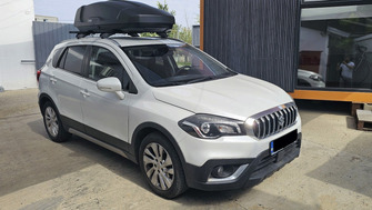 Suzuki SX4 S-Cross with Menabo Sonic Black roof bars and a Thule Motion XT S roof box