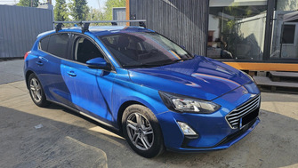 Ford Focus with Menabo Omega aluminium roof bars