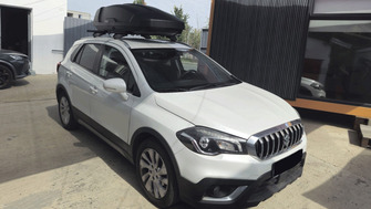 Suzuki SX4 S-Cross with Menabo Sonic Black roof bars and a Thule Force XT M roof box