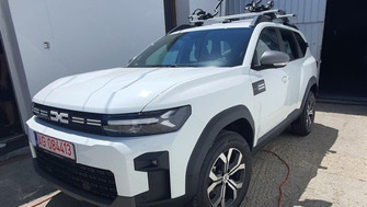 Dacia Bigster with Thule Evo Raised Edge Silver roof bars and Thule ProRide 598 bike racks